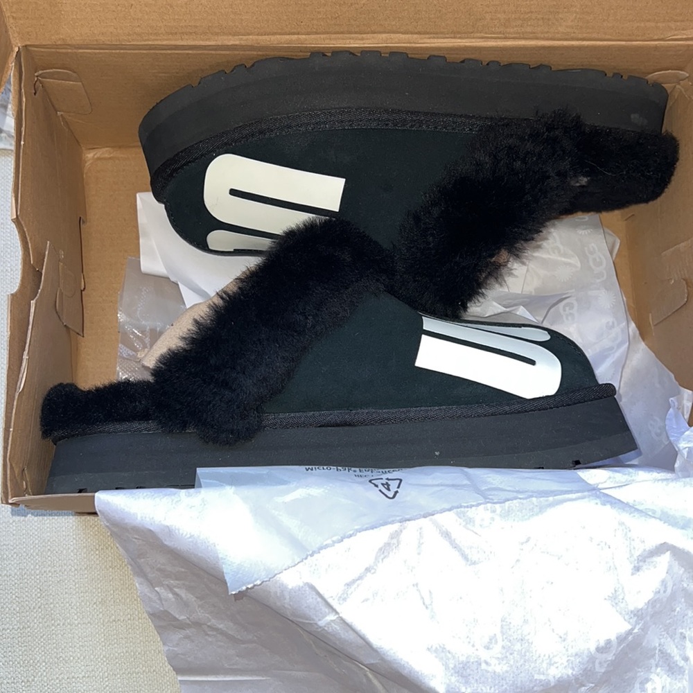 Uggs - Picture 9 of 10